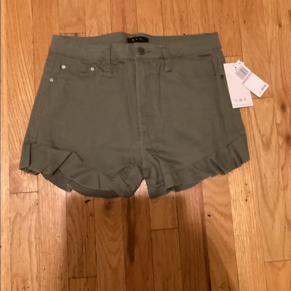 TDC shorts, Size 6, with ruffle hem, 5 pocket styling